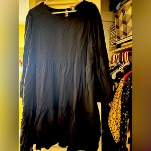 Black babydoll long sleeve dress 🖤